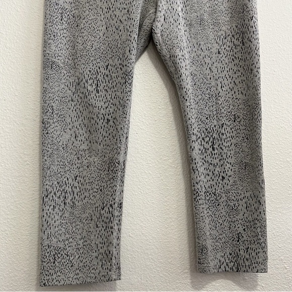 Women’s Fabletics burnout Capri pants leggings black heather gray constellation - Picture 4 of 10